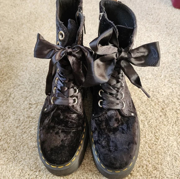 Dr. Martens Jadon Max Vegan Black Crushed Velvet Plaform Boots Ribbon Laces Sz 9 - Picture 8 of 12